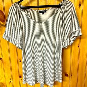 Nice knit short sleeve scoop neck